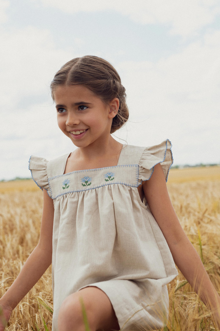 Marie dress in linen embroidered