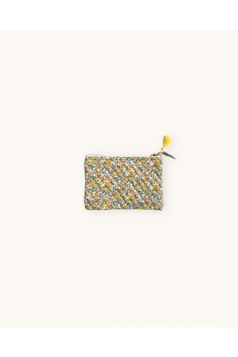 Quilted flat pouch